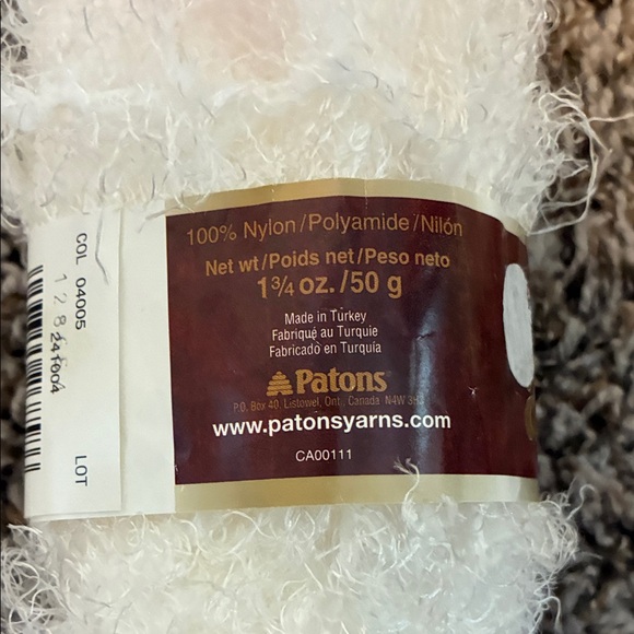 White & Silver Yarn Bundle - Picture 15 of 16